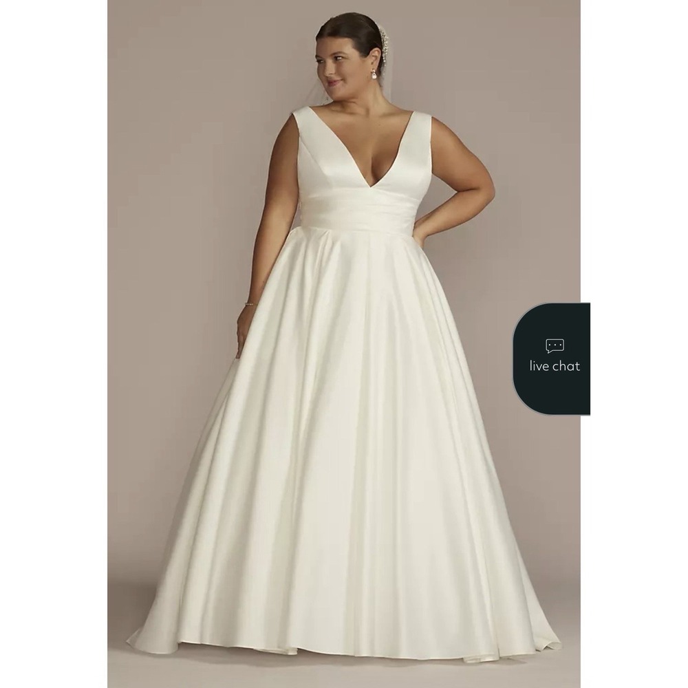 David's Bridal White V-Neck Ball Gown Dress Full Length Sleeveless Size 22W